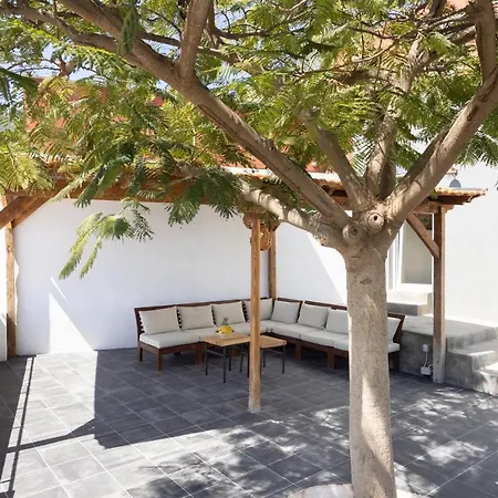 Home2book Stunning Design House Hébergement de vacances
