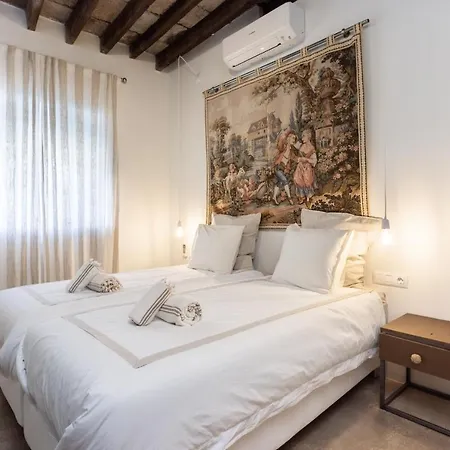 Hébergement de vacances Home2book Stunning Design House