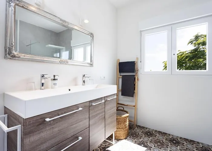 Home2book Stunning Design House Nyaraló